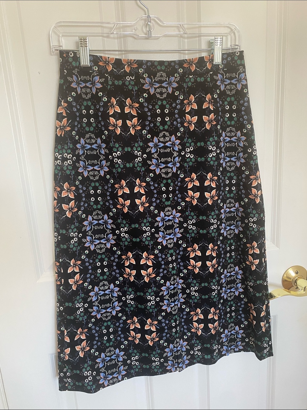 J. Crew Women’s Cotton Pencil Skirt with Front Slit Floral EUC Size 2